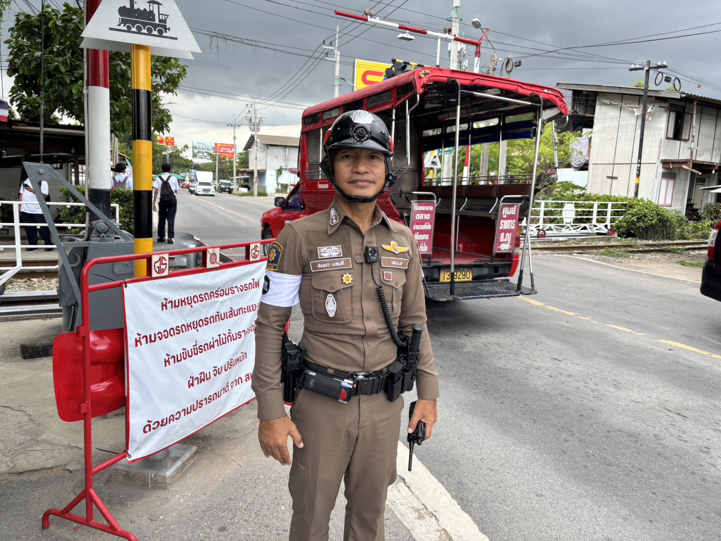 พิธีเคารพธงชาติและถวายความอาลัย