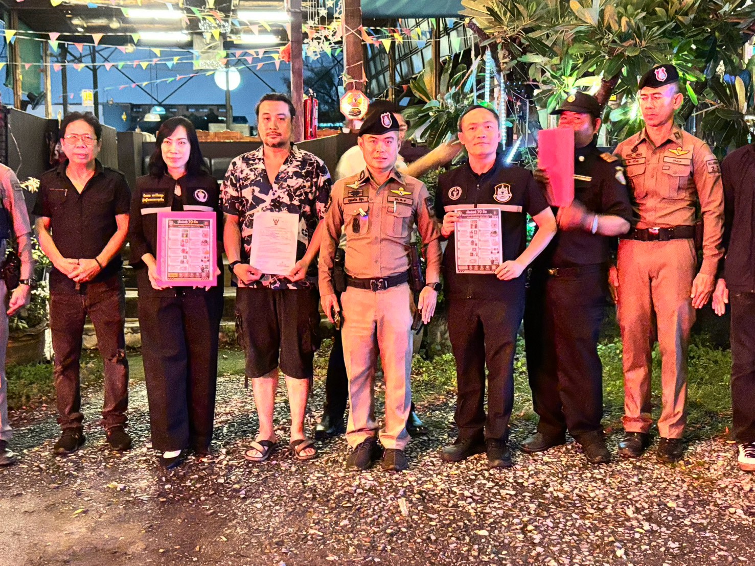 เจ้าหน้าที่ตำรวจและหน่วยงานที่เกี่ยวข้องร่วมตรวจสถานประกอบการ