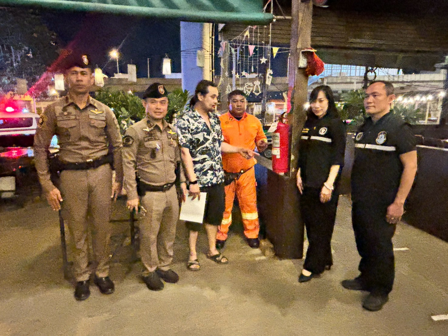 สน.แสมดำ ร่วมตรวจสอบสถานประกอบการและประชาสัมพันธ์มาตรการป้องกันอัคคีภัย