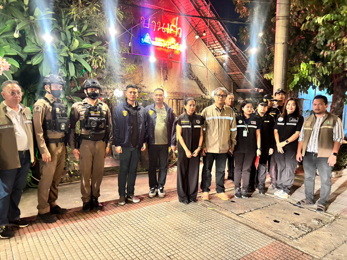 สน.แสมดำ บูรณาการตรวจสถานประกอบการและประชาสัมพันธ์มาตรการป้องกันอัคคีภัย
