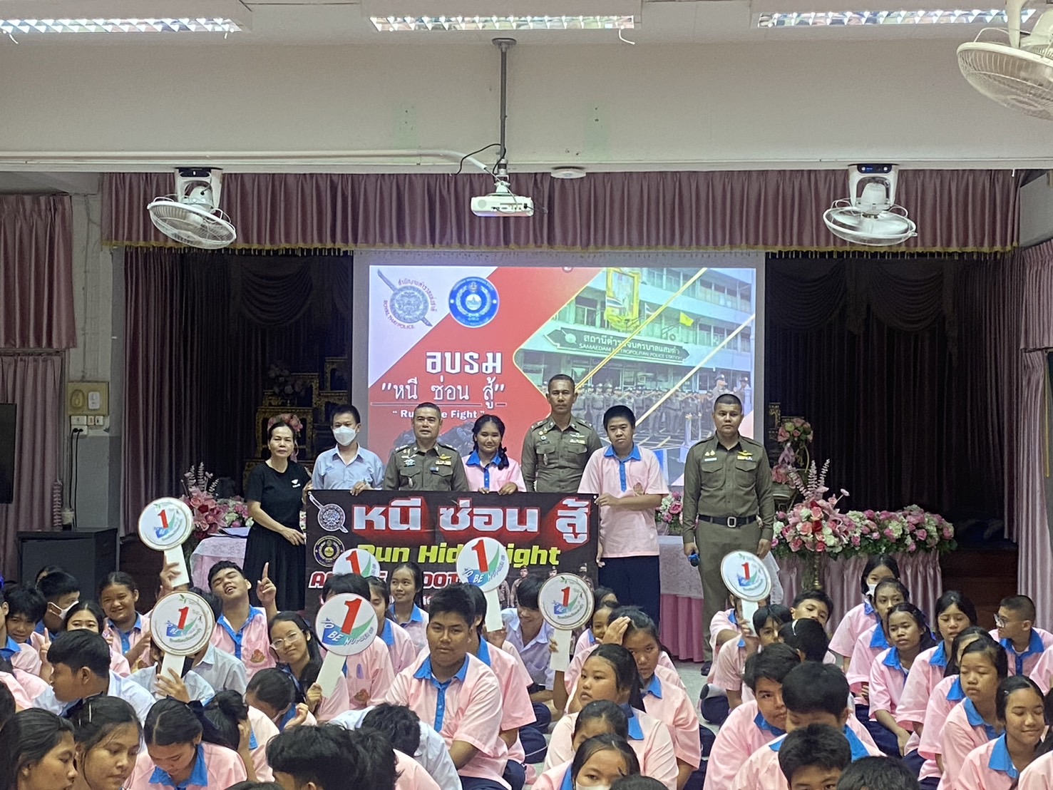 สน.แสมดำ อบรมให้ความรู้นักเรียนโรงเรียนวัดแสมดำ