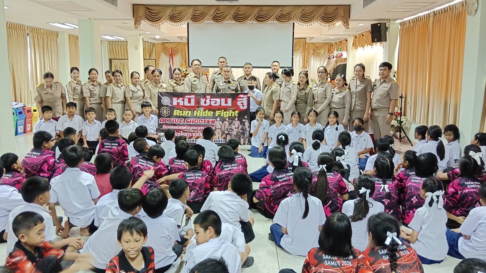 สน.แสมดำ อบรมให้ความรู้แก่นักเรียนโรงเรียนวัดสะแกงาม