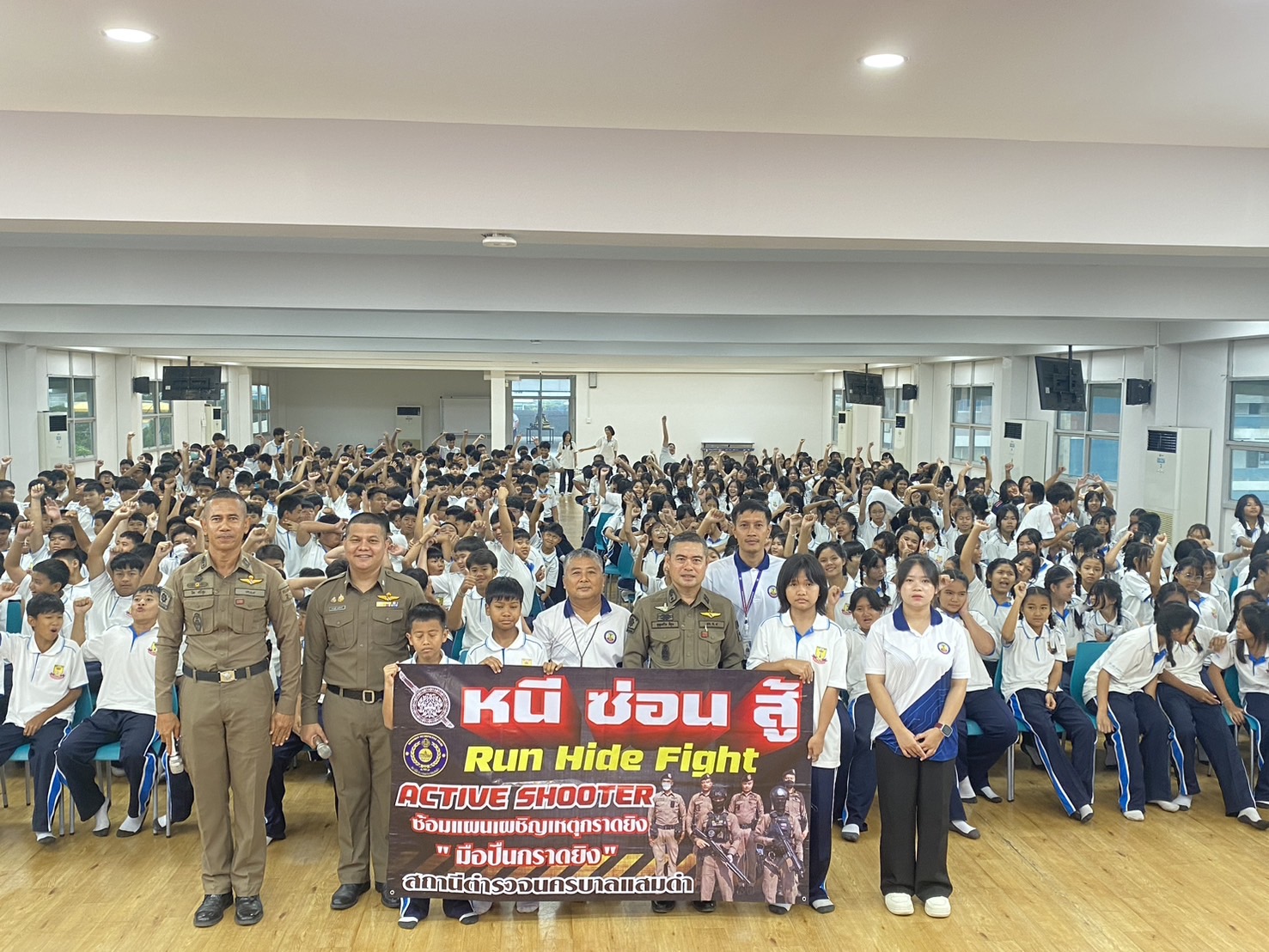 สน.แสมดำ อบรมให้ความรู้แก่นักเรียนวิทยาลัยเทคโนโลยีฐานเทคโนโลยี