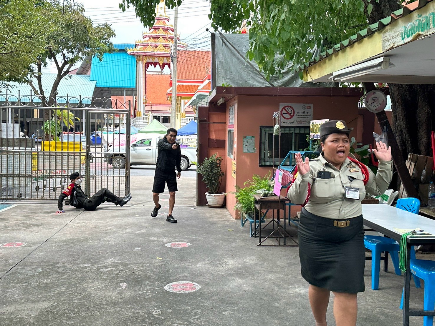 สน.แสมดำ ให้ความรู้แก่นักเรียนโรงเรียนวัดบางบอน